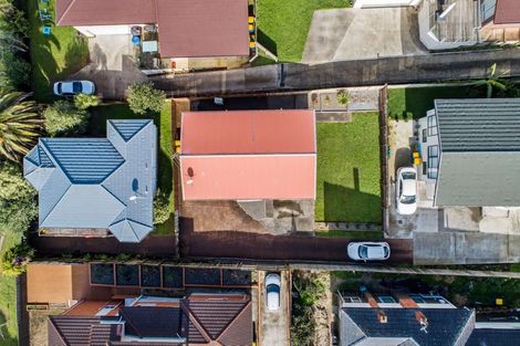 Photo of property in 2/21 Te Atatu Road, Te Atatu South, Auckland, 0610