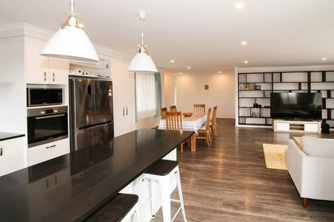 Photo of property in 2 Routhan Way, Carterton, 5713