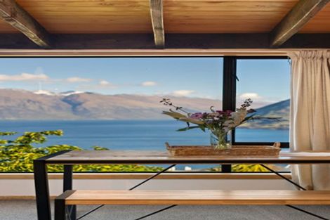 Photo of property in 138a Wynyard Crescent, Fernhill, Queenstown, 9300