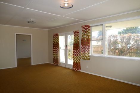 Photo of property in 6 Eruini Street, Waikanae Beach, Waikanae, 5036