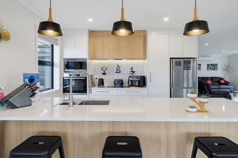 Photo of property in 37 Daniel Place, Kelvin Grove, Palmerston North, 4414