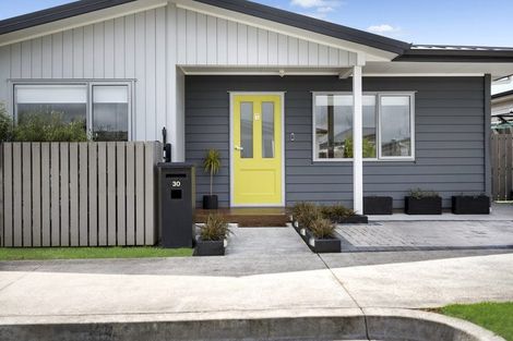 Photo of property in 30 Whareatua Avenue, Takanini, 2112