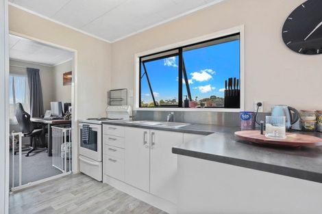 Photo of property in 21 Holmes Drive South, West Harbour, Auckland, 0618