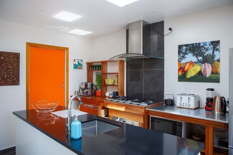 Photo of property in 274 Queens Drive, Lyall Bay, Wellington, 6022