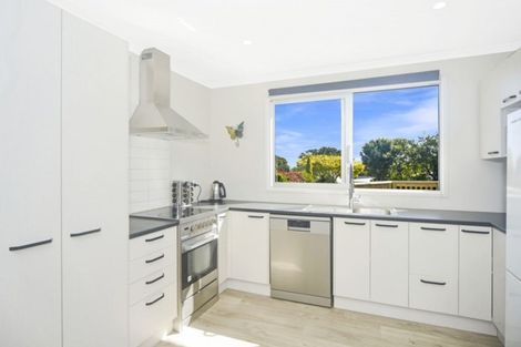 Photo of property in 17 Winara Avenue, Waikanae, 5036