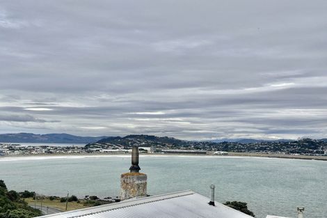 Photo of property in 9 Hungerford Road, Lyall Bay, Wellington, 6022