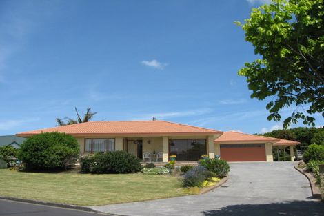 Photo of property in 24 Sunny Crescent, Huapai, Kumeu, 0810