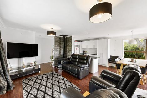 Photo of property in 44 Riverhead Road, Kumeu, 0810