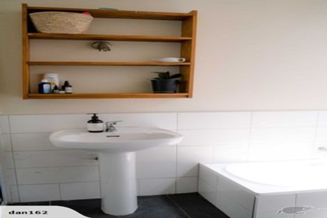 Photo of property in 21 Rauhuia Crescent, Parau, Auckland, 0604