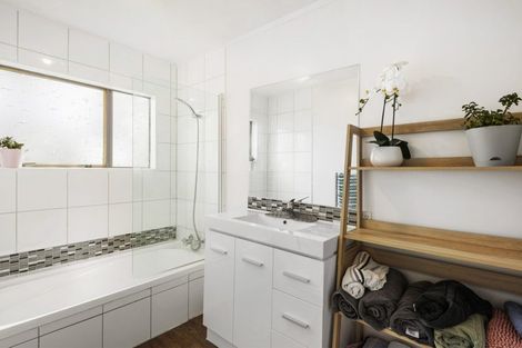 Photo of property in 9 Clifford Road, Johnsonville, Wellington, 6037