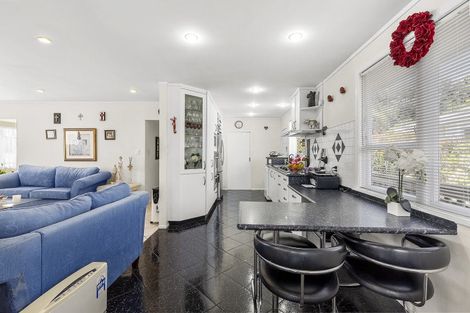 Photo of property in 5 Beverley Grove, Paparangi, Wellington, 6037