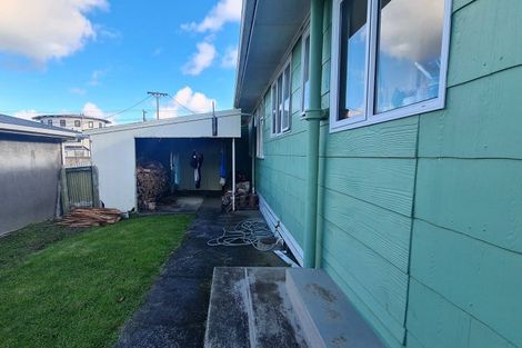 Photo of property in 35 Fox Street, Opunake, 4616