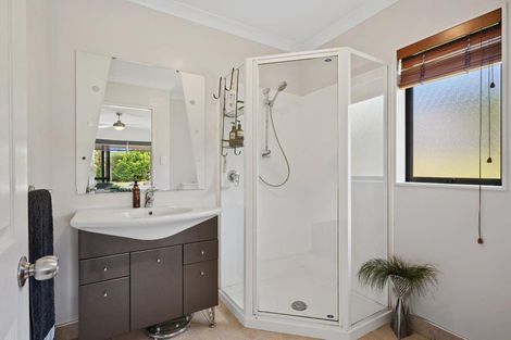 Photo of property in 30 Foster Road, Kumeu, 0891