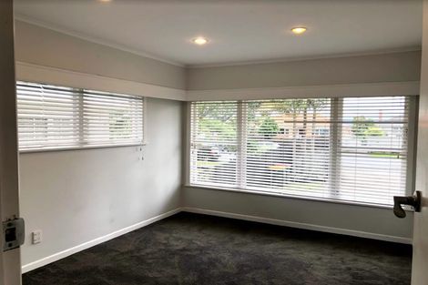 Photo of property in 25 Bradbury Road, Botany Downs, Auckland, 2010