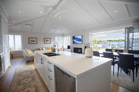 Photo of property in 32 Wallis Street, Raglan, 3225