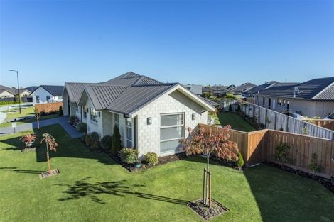 Photo of property in 16 Watkins Drive, Rangiora, 7400