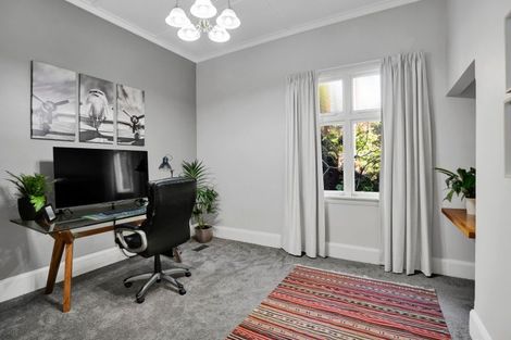 Photo of property in 18 Ridge Lane, New Plymouth, 4310