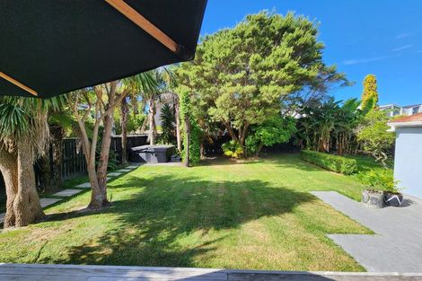 Photo of property in 7 Renata Crescent, Te Atatu Peninsula, Auckland, 0610