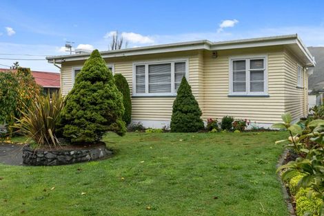 Photo of property in 124 Wellington Road, Wainuiomata, Lower Hutt, 5014