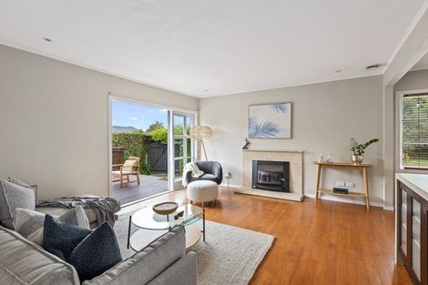 Photo of property in 12 London Street, Te Atatu Peninsula, Auckland, 0610
