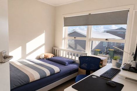 Photo of property in 1/24 Knights Road, Rothesay Bay, Auckland, 0630