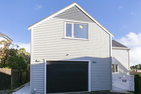 Photo of property in 2b Paratu Way, Strathmore Park, Wellington, 6022