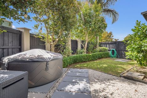 Photo of property in 2 Four Oaks Place, Pukekohe, 2120