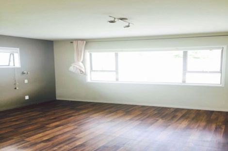 Photo of property in 4 Landsberg Way, Windsor Park, Auckland, 0632