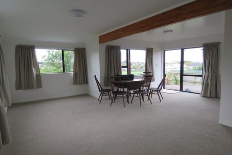 Photo of property in 2/115 Titirangi Road, New Lynn, Auckland, 0600