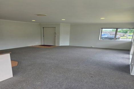 Photo of property in 16 Loughinisland Place, Weymouth, Auckland, 2103