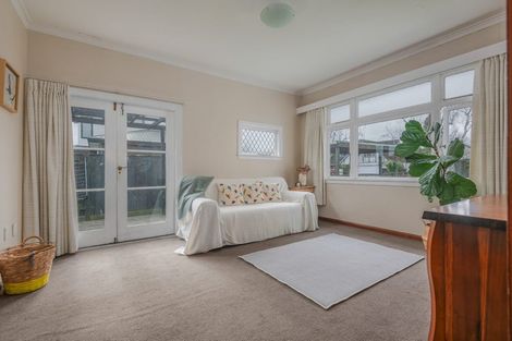 Photo of property in 6 Franklin Avenue, Hokowhitu, Palmerston North, 4410