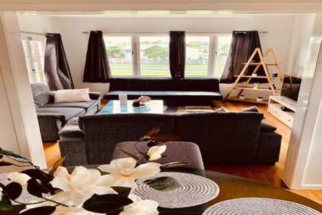 Photo of property in 32 Reid Road, New Lynn, Auckland, 0600