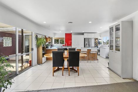 Photo of property in 5 Sumich Place, West Harbour, Auckland, 0618
