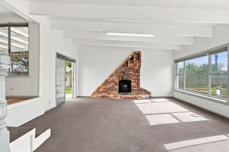 Photo of property in 49 Springs Road, Parakai, 0830