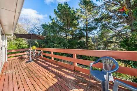 Photo of property in 11 Amundsen Grove, Stokes Valley, Lower Hutt, 5019