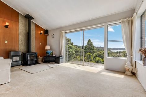 Photo of property in 98 Otitori Bay Road, Titirangi, Auckland, 0604