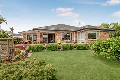 Photo of property in 14 Stranraer Crescent, Wattle Downs, Auckland, 2103