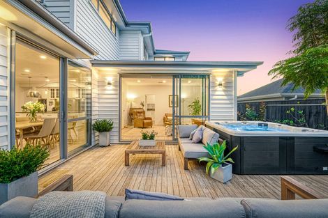 Photo of property in 16 Syd Grant Crescent, Orewa, 0931