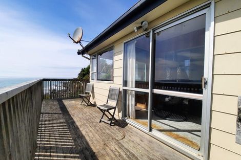 Photo of property in 3 Esplanade, Kaka Point, 9271