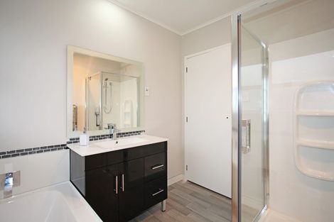 Photo of property in 14 Duke Avenue, Pukekohe, 2120