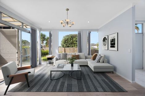 Photo of property in 10 Lupetti Rise, West Harbour, Auckland, 0618