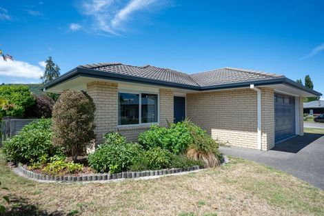 Photo of property in 4 Lakemere Way, Kinloch, Taupo, 3377