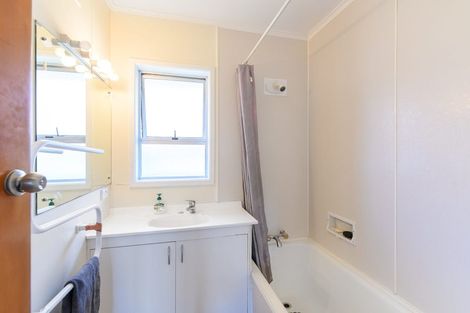 Photo of property in 72 Salisbury Road, Birkdale, Auckland, 0626