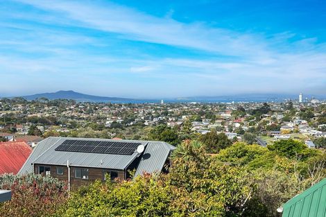 Photo of property in 2/87 Sunset Road, Totara Vale, Auckland, 0632