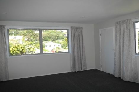 Photo of property in 137a Newlands Road, Newlands, Wellington, 6037