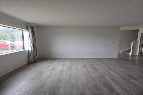 Photo of property in 10 Cliff Road, Papakura, 2110