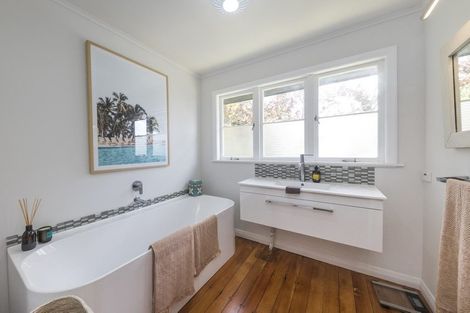 Photo of property in 546 Featherston Street, Roslyn, Palmerston North, 4414