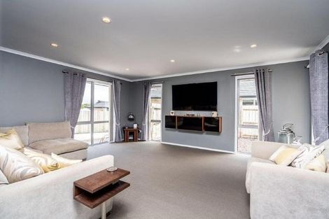 Photo of property in 45 Kowi Lakes Drive, One Tree Point, 0118