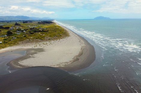 Photo of property in 30 Strathnaver Drive, Waikawa Beach, Manakau, 5573