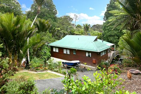 Photo of property in 40 Napuka Road, Henderson Valley, Auckland, 0612
